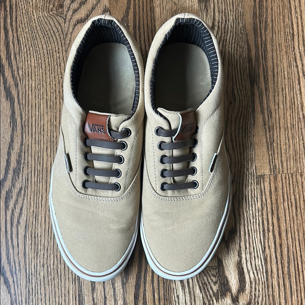 Vans Men’s Tan Canvas Low-Top Sneakers Sz 10.5 leather details